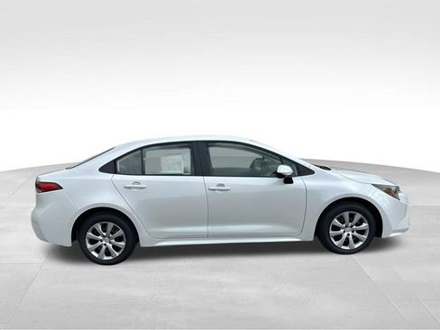 Used 2025 Toyota Corolla LE w/ Convenience Package FWD image 9