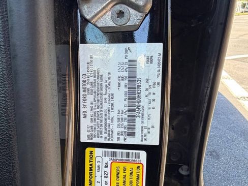 Used 2017 Ford Fusion SE w/ Fusion SE Technology Package FWD image 19