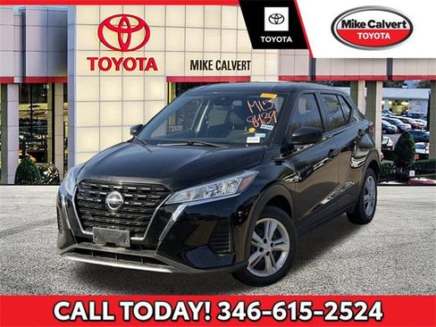 Used 2021 Nissan Kicks S image 1