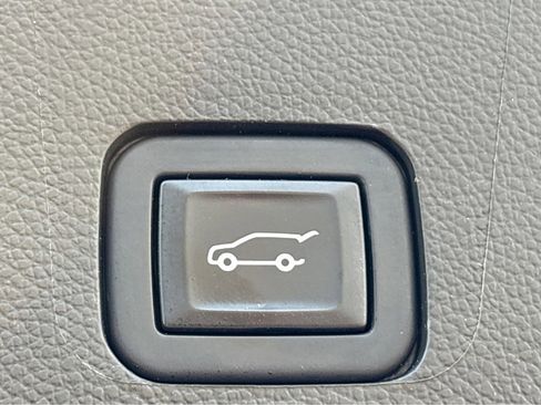 Certified 2023 Chevrolet Traverse LT w/ LPO, Floor Liner Package AWD/4WD image 24