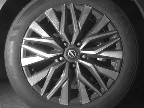 Used 2025 Nissan Altima 2.5 SV FWD image 13