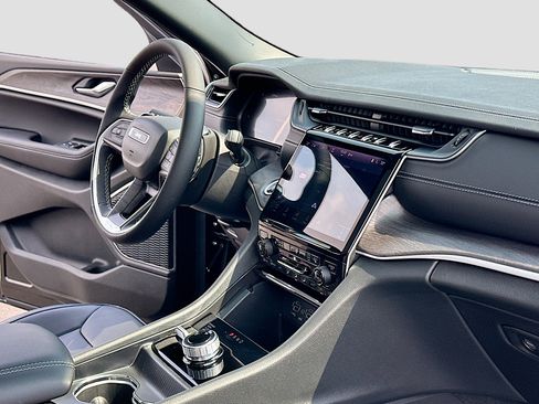 New 2025 Jeep Grand Cherokee Limited w/ Trailer Tow Package image 5