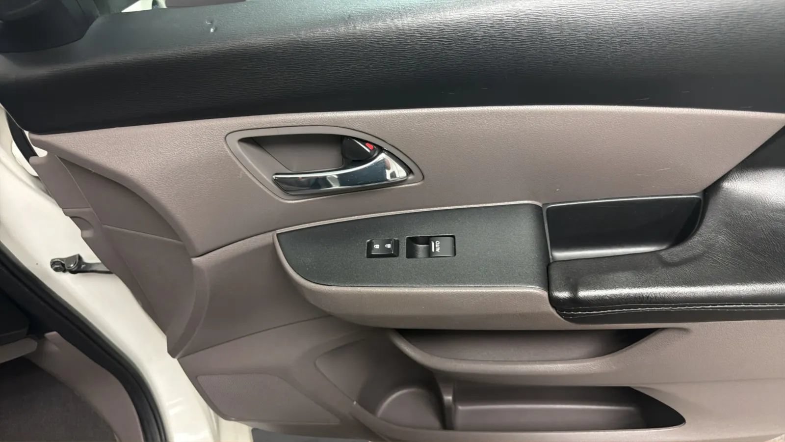 Used 2015 Honda Odyssey Touring Elite image 18