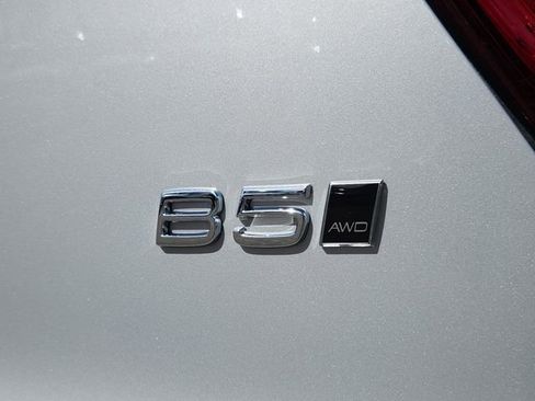 New 2025 Volvo XC40 B5 Core w/ Climate Package image 12