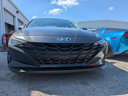 Used 2021 Hyundai Elantra SEL image 2