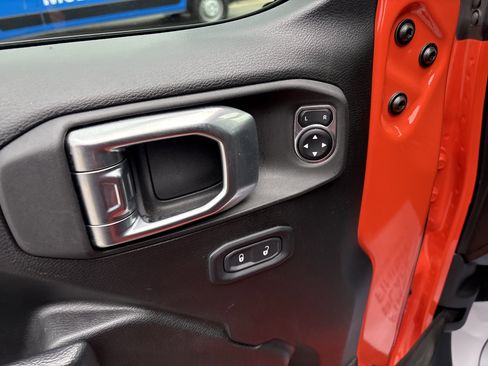 Certified 2023 Jeep Wrangler Willys image 11