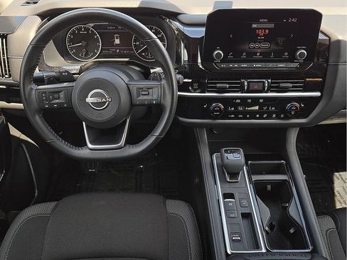 Used 2025 Nissan Pathfinder SV FWD image 12