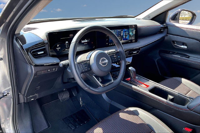 Certified 2026 Nissan Kicks SR FWD image 16