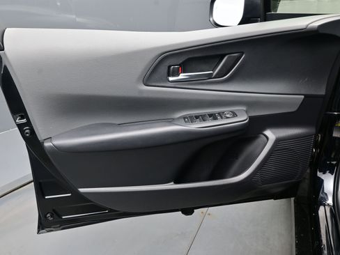 Used 2024 Toyota Prius XLE image 9