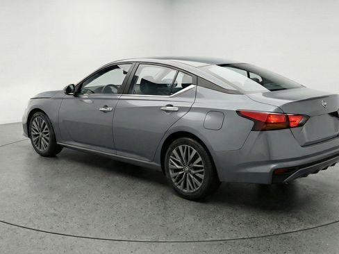 Used 2025 Nissan Altima 2.5 SV image 6
