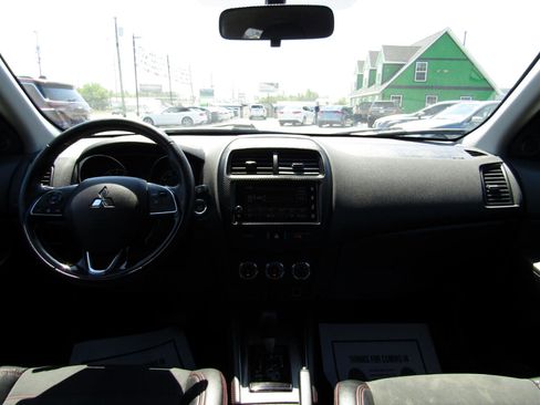 Used 2018 Mitsubishi Outlander Sport SE image 9