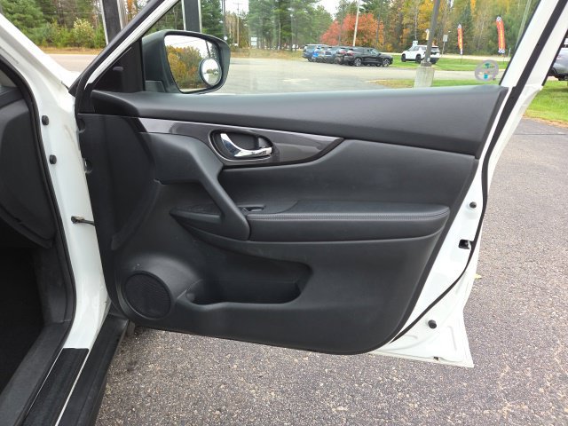 Used 2018 Nissan Rogue SV FWD image 32