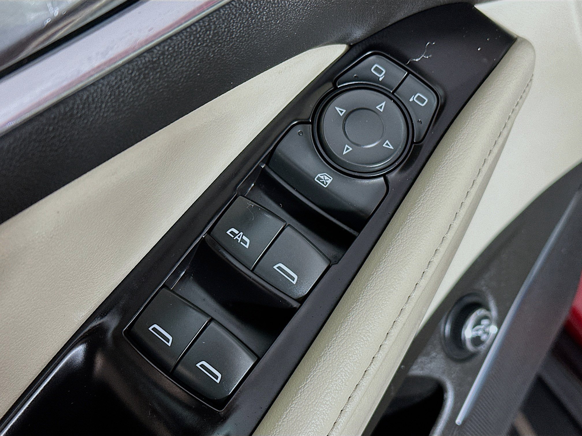 Used 2018 Buick Enclave Essence AWD/4WD image 18