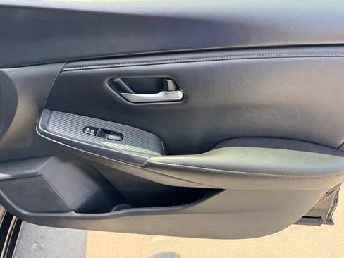 Used 2023 Nissan Sentra SV FWD image 7