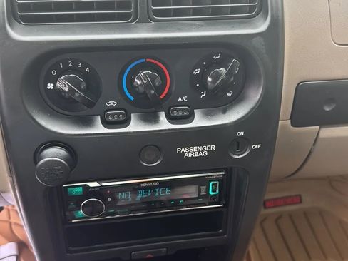Used 2004 Nissan Frontier XE w/ (BGP) Basic Gear Pkg RWD image 12
