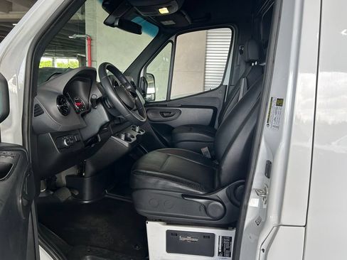Used 2025 Mercedes-Benz Sprinter 2500 image 10