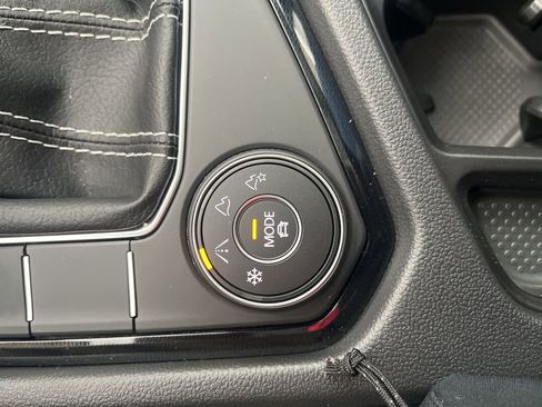 New 2026 Volkswagen Taos SE AWD/4WD image 27