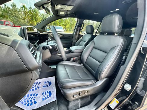 Used 2025 Chevrolet Traverse LT image 19