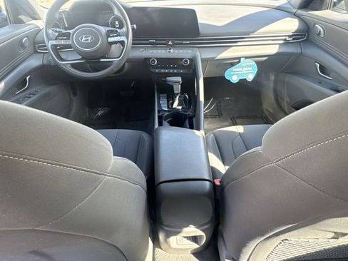 Used 2025 Hyundai Elantra SEL FWD image 22