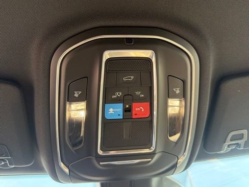 Used 2025 Jeep Grand Cherokee Limited AWD/4WD image 29