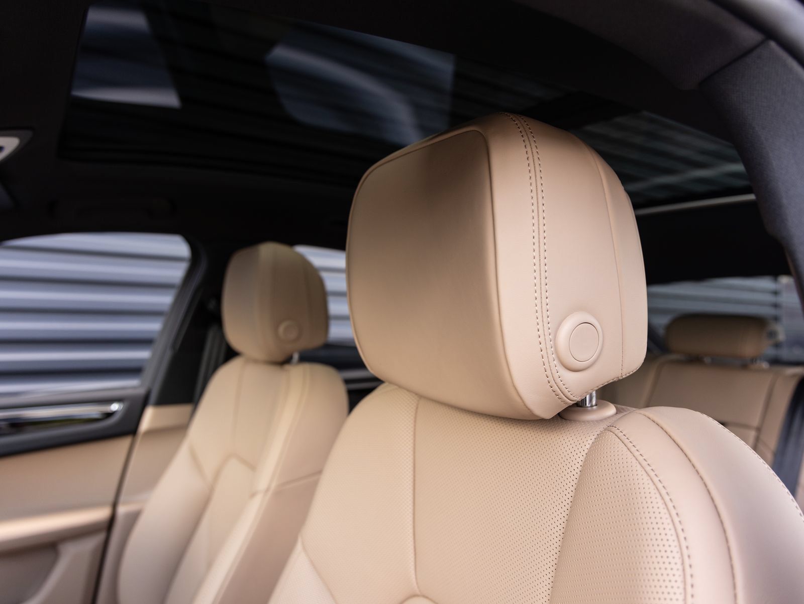 Certified 2026 Porsche Macan AWD/4WD image 24