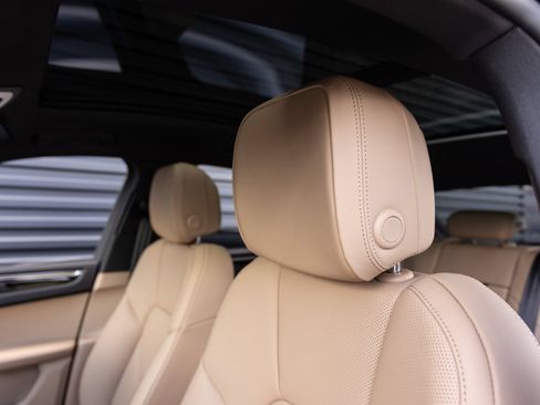 Certified 2026 Porsche Macan AWD/4WD image 24