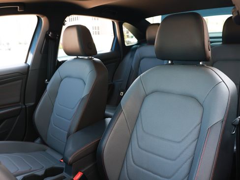 Used 2025 Volkswagen Jetta GLI Autobahn image 9