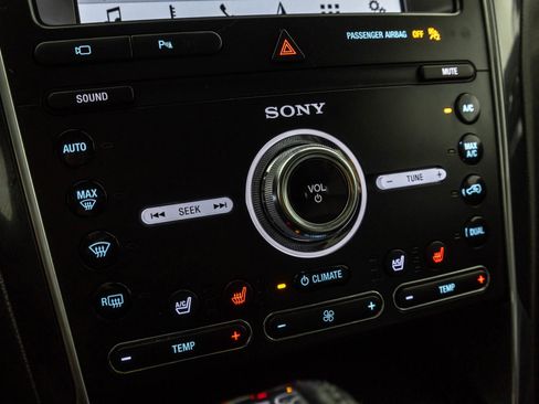 Used 2019 Ford Explorer Sport w/ Equipment Group 401A AWD/4WD image 31