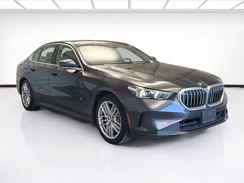 Used 2024 BMW 530i w/ Premium Package image 3