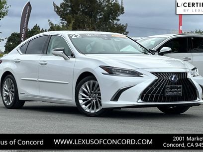 Certified 2022 Lexus ES 300h w/ Accessory Package 2
