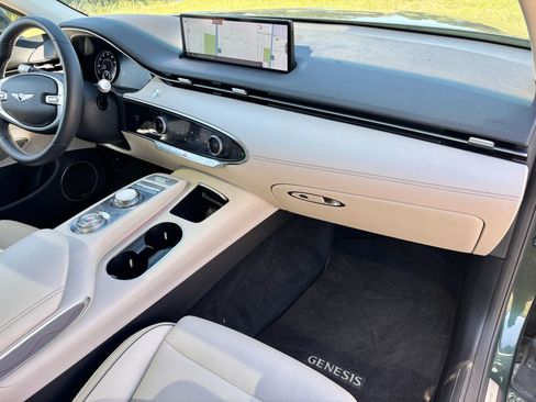 Used 2023 Genesis GV70 2.5T w/ Advanced Package AWD/4WD image 11