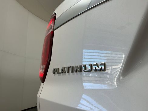 Used 2018 Ford Explorer Platinum image 31