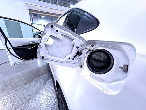 Used 2025 Toyota Corolla SE w/ Convenience Package FWD image 39