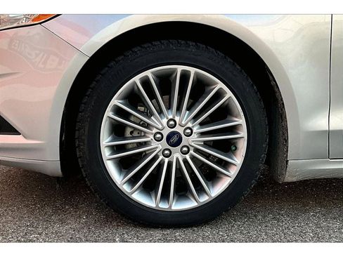 Used 2016 Ford Fusion SE w/ Equipment Group 202A image 9