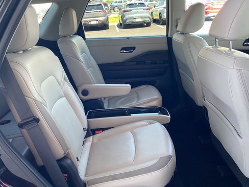 Certified 2023 Nissan Pathfinder SL w/ SL Premium Package AWD/4WD image 32
