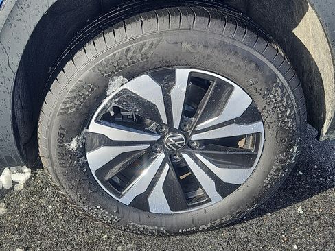 Used 2025 Volkswagen Atlas SE image 27