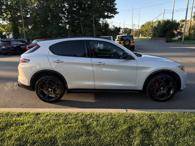 Used 2025 Alfa Romeo Stelvio Sprint AWD/4WD image 9