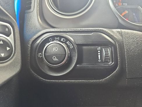 Certified 2023 Jeep Gladiator Sport AWD/4WD image 11