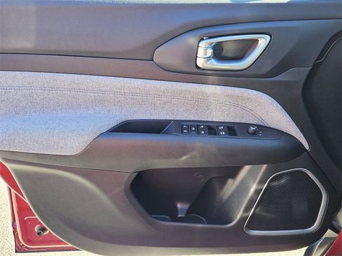 Used 2025 Jeep Compass Sport image 26