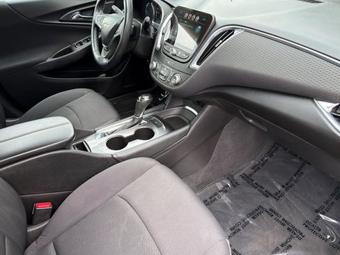 Used 2017 Chevrolet Malibu LT image 15