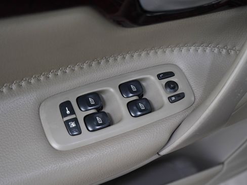 Used 2004 Volvo XC70 AWD/4WD image 19