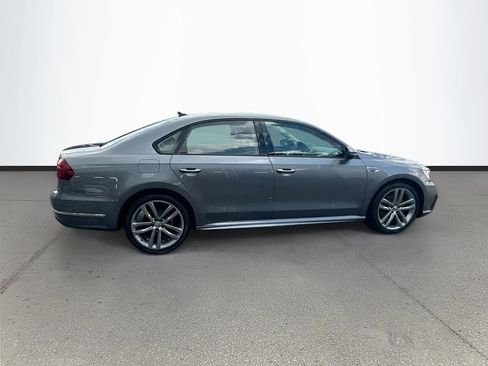 Used 2018 Volkswagen Passat 2.0T R-Line w/ R-Line Lighting Package FWD image 8