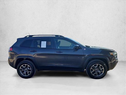Used 2022 Jeep Cherokee Trailhawk image 6
