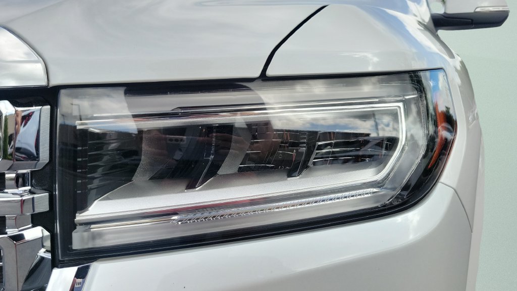 Used 2021 GMC Acadia Denali w/ Denali Technology Package FWD image 25