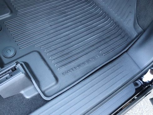 Used 2022 Nissan Pathfinder S image 34