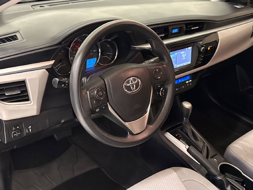 Used 2015 Toyota Corolla LE FWD image 18