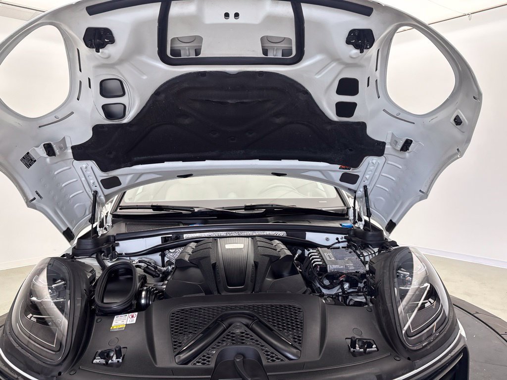 Certified 2023 Porsche Macan S AWD/4WD image 13