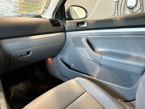 Used 2009 Volkswagen Jetta SE FWD image 17