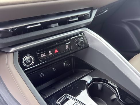 Used 2025 Audi Q5 Premium w/ Convenience Package AWD/4WD image 14