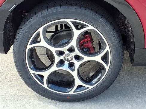 New 2025 Alfa Romeo Tonale Veloce w/ Premium Package image 6